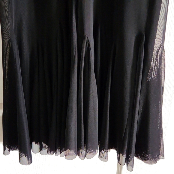 Size 10 J S Collections black and white sheer fabric dress with padded bra. - Picture 4 of 6